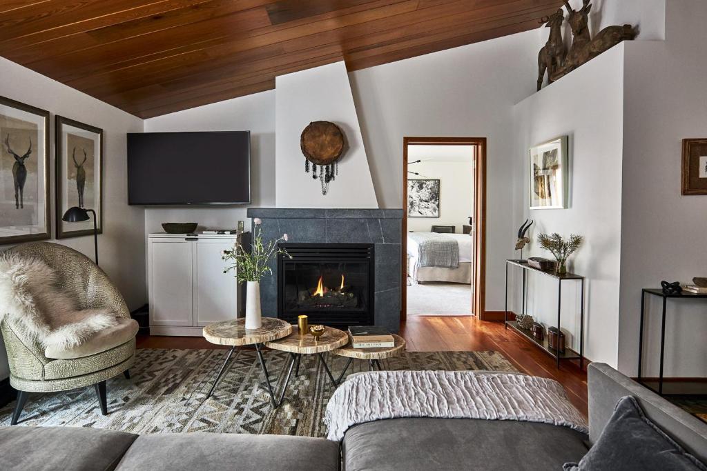 The Auberge Residences at Element 52 image 11