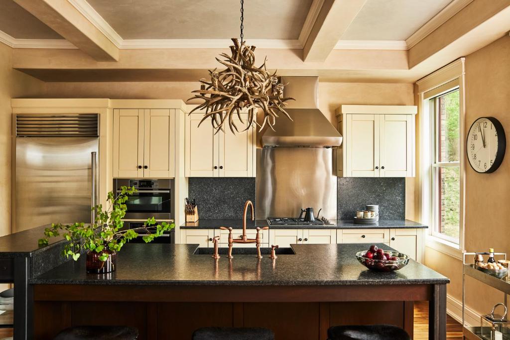 The Auberge Residences at Element 52 image 7